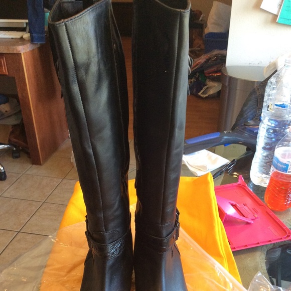 Vince Camuto VC-Fantastic Black Leather Riding Boots Size 9B/39, Pre-owned - Picture 6 of 16